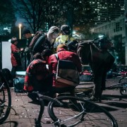 Personas en un AlleyCat