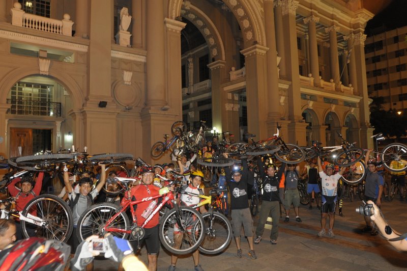 Bicis arriba para pedir ciclovías